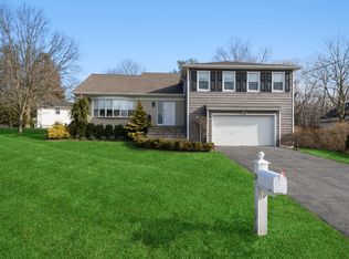 17 Dennis Dr, New Rochelle, NY 10804