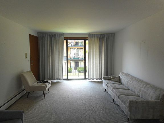 4th image of 6560 W Roscoe St APT 2N