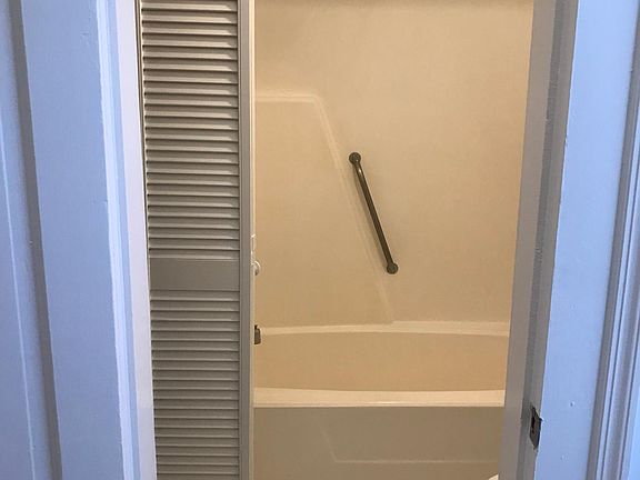 5th image of 304 W Bolton St APT B