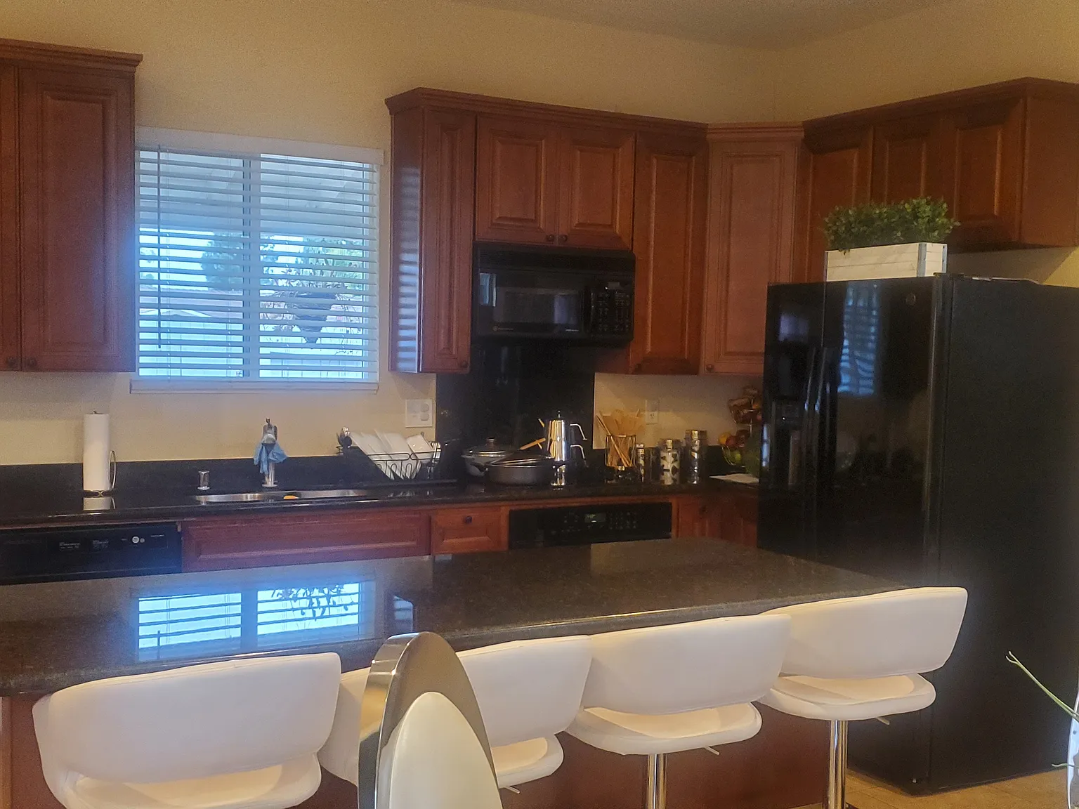 3 bed, 1320 sqft, $3,700 — Photo 4