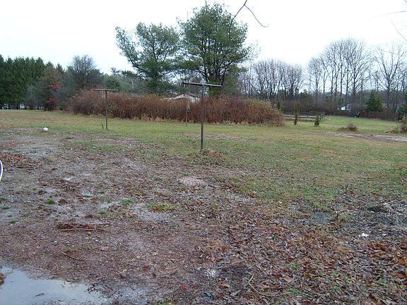 4th image of 261 Chestnut Dr N