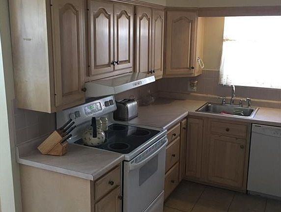 4th image of 1409 Genesee Ave NE