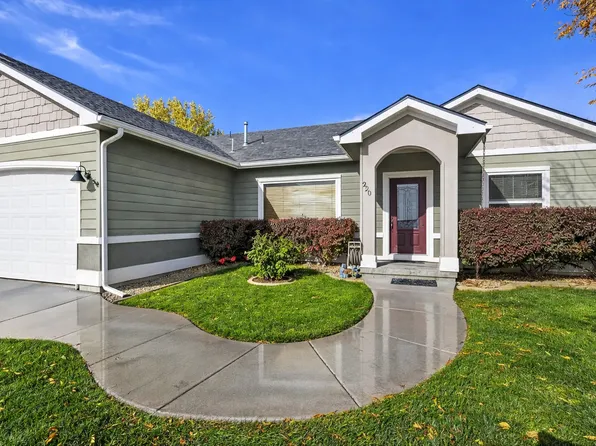 220 NE Greystone Loop, Mountain Home, ID 83647