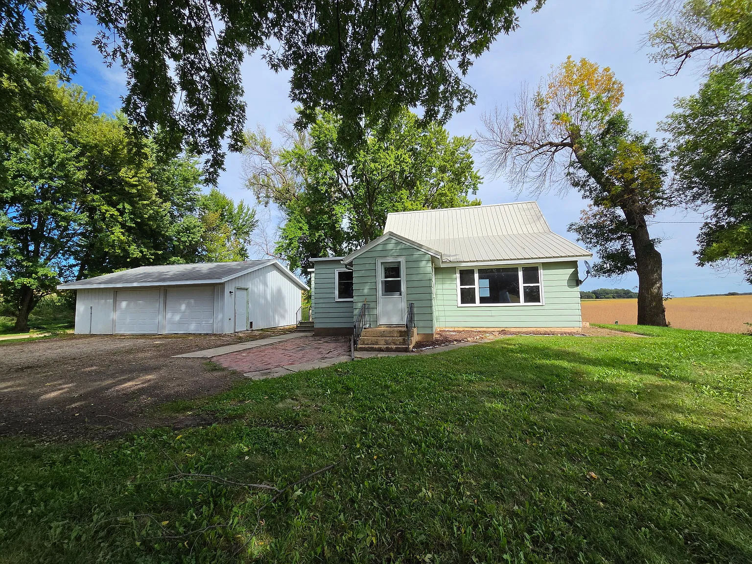 3 bed, 1.5 bath, 1800 sqft, $1,800 — Photo 1