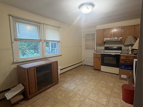 4th image of 548 Shew Hollow Rd