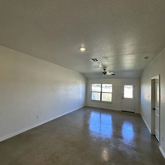 1214 Lehmann Dr #B — Photo 6