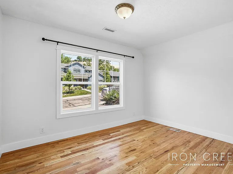 409 W Ada St — Photo 25