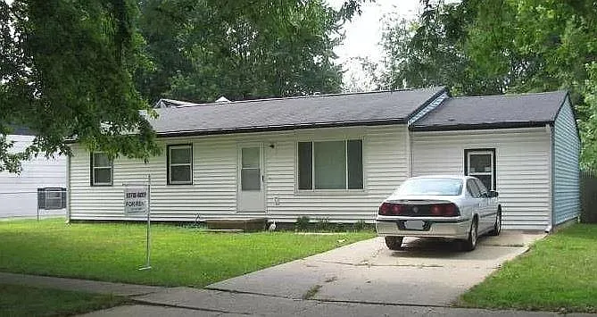 1509 Kings Way — Photo 1