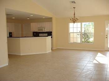 5th image of 1303 NE 1st Ave