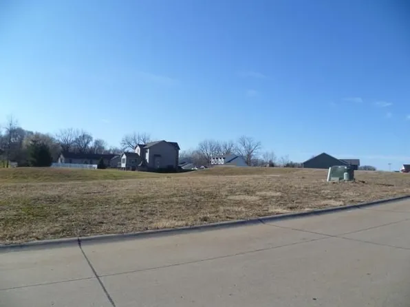 4 Partridge Cir, Rock Island, IL 61201