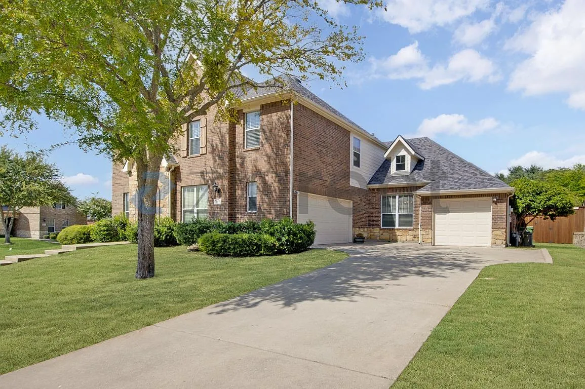 5 bed, 3700 sqft, $3,300 — Photo 2