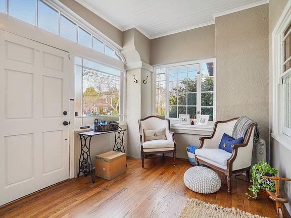 2nd image of 1547 Cypress Ave
