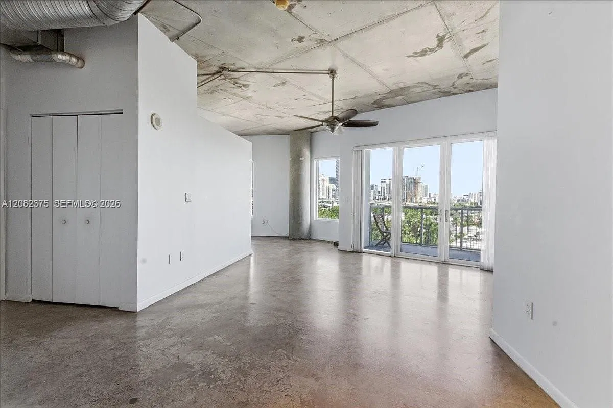 Neo Condo — Photo 2