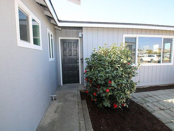 4th image of 2235 Dennis Dr