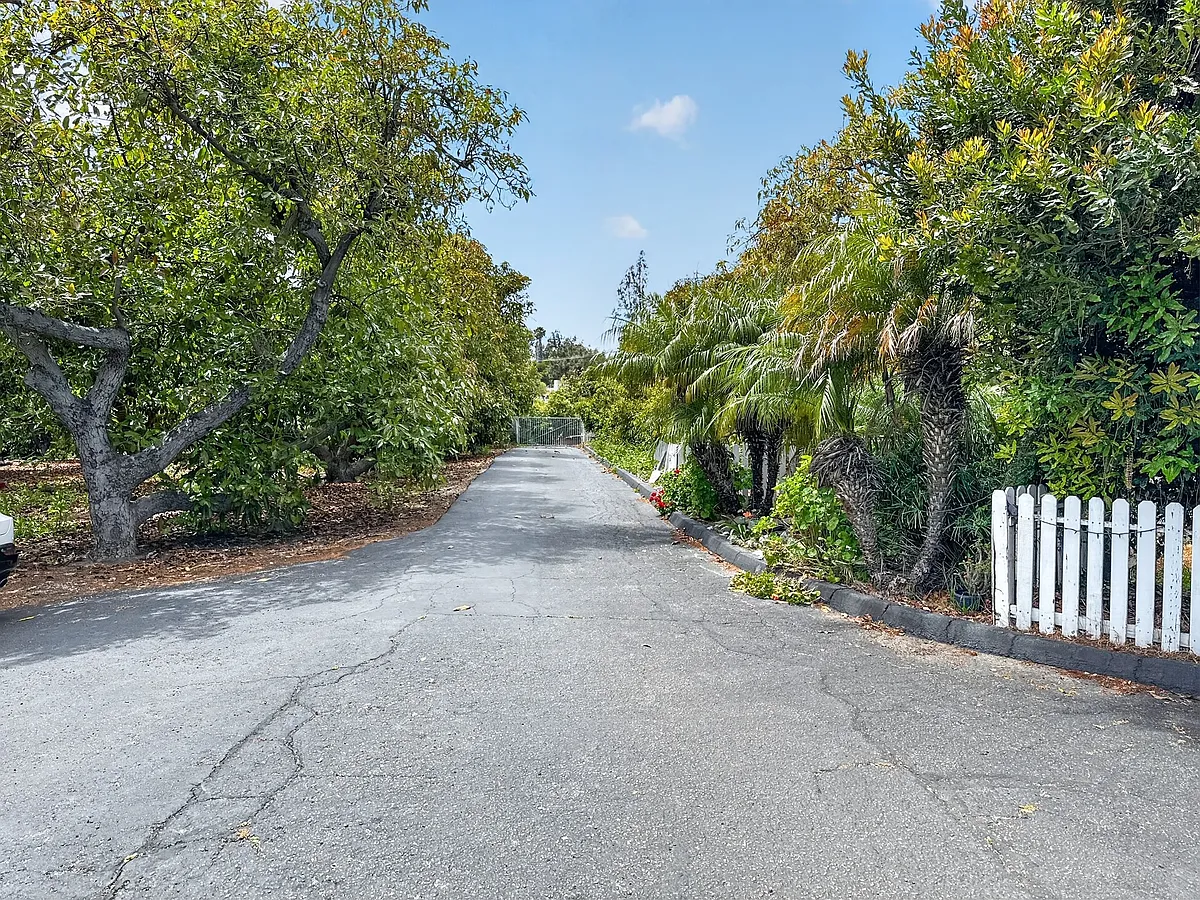 Building Photo - 6770 Balcom Canyon Rd