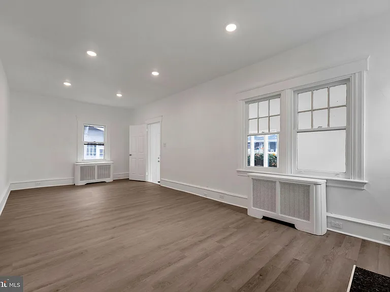 12 Montrose Ave — Photo 15