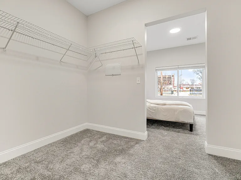 Park Lamont Apartments & Townhomes — Photo 7