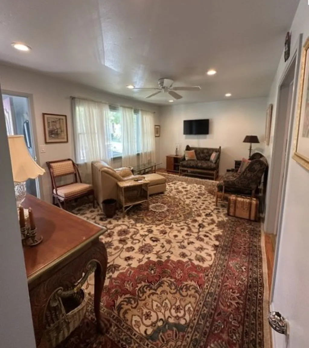 Cozy Ranch South of the Highway — Photo 2