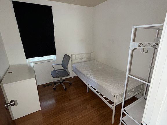 3rd image of 2850 S Lowe Ave #1R