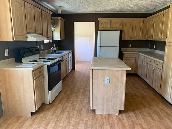 3rd image of 13609 Briarwood Dr