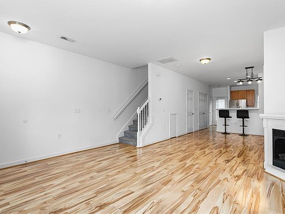 5th image of 3856 Wayfarer Dr
