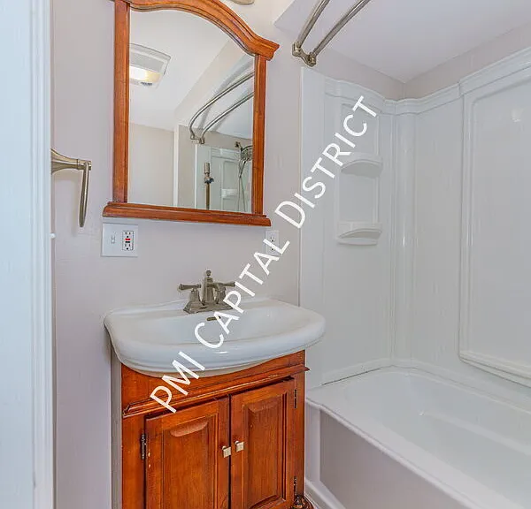 247 Washington Ave E — Photo 30