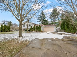 3778 Ponchartrain Dr, Pinckney, MI 48169