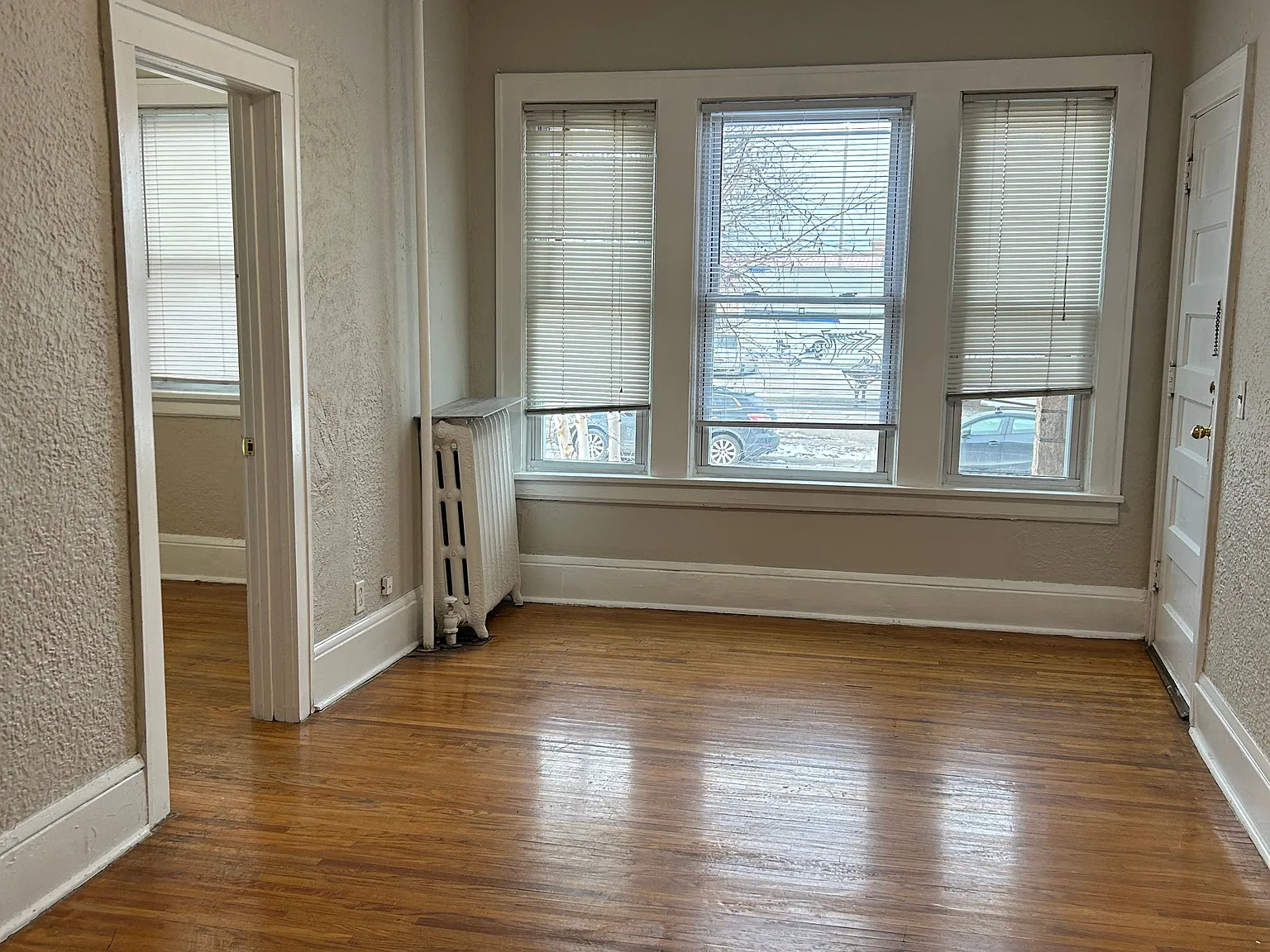 710 Pelham Apartments — Photo 2