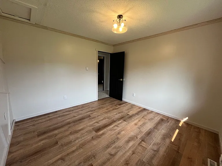 8698 Highway 8 — Photo 10