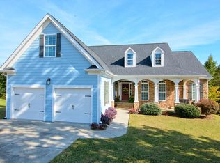 42 Roberson Dr, Cartersville, GA 30121