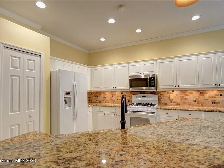 1648 Kestrel Ct — Photo 7