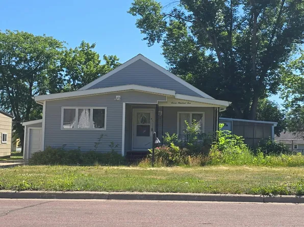 705 S Elm St, Lamberton, MN 56152