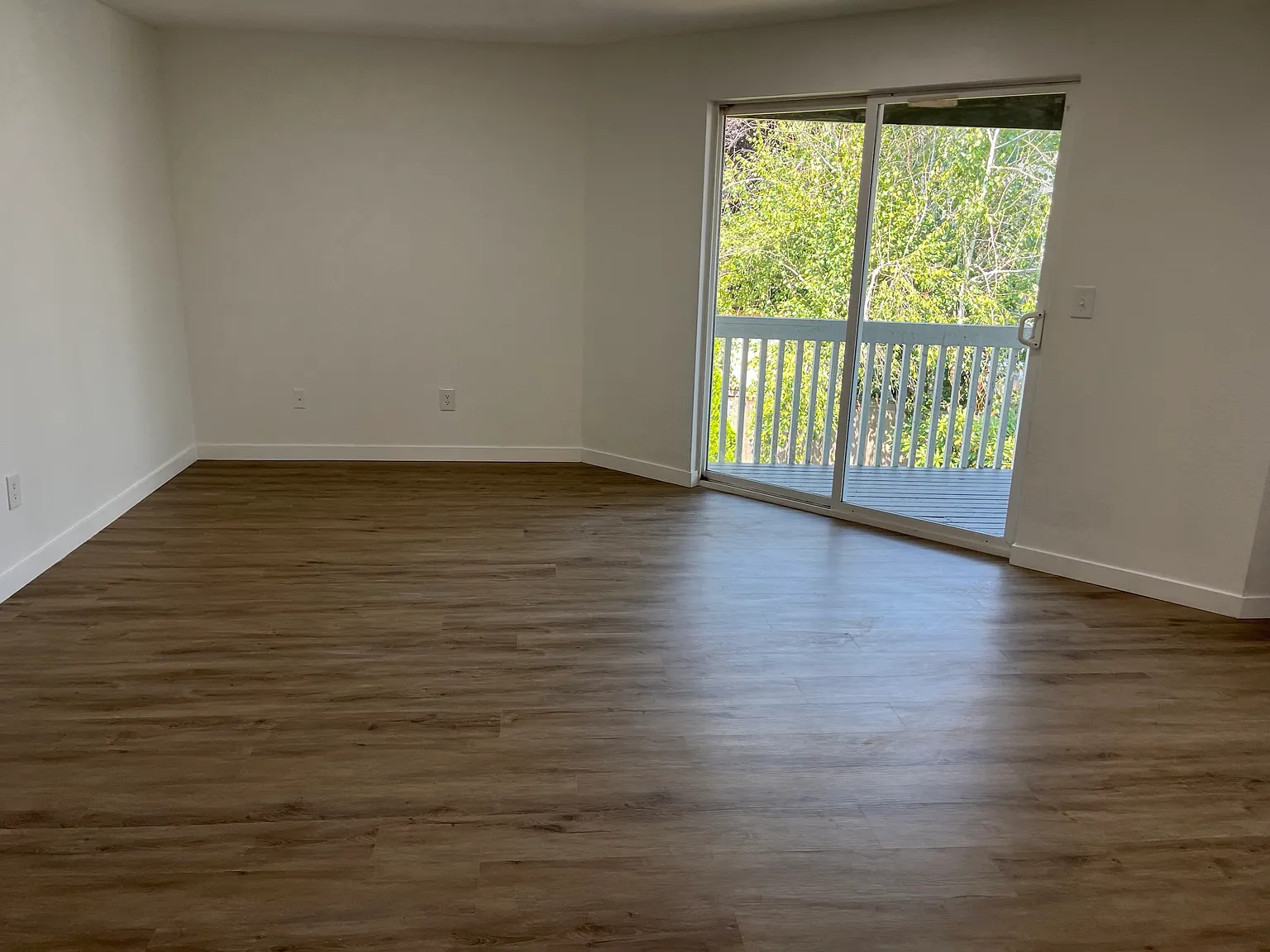 2 bed, 900 sqft, $2,200 — Photo 2