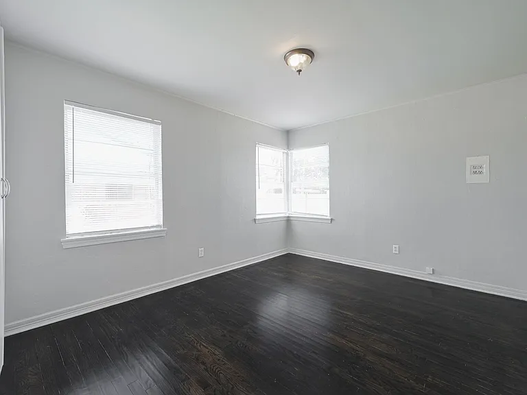 3737 NW 20th St — Photo 13