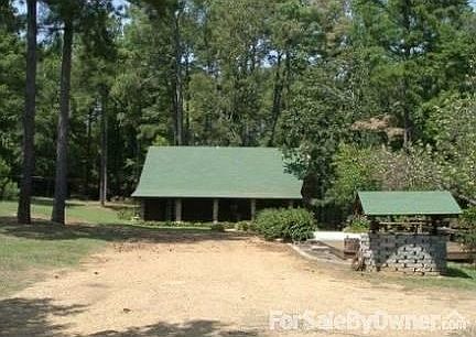 House and pool area
						:
						House and pool area