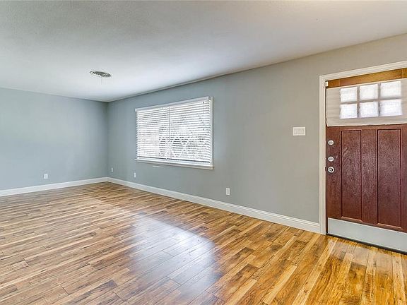 4th image of 328 Bellvue Ct