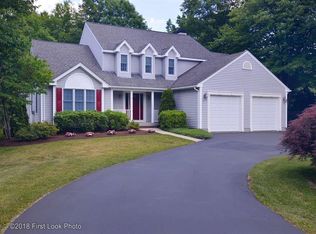 35 Sparrow Ln, Cranston, RI 02921