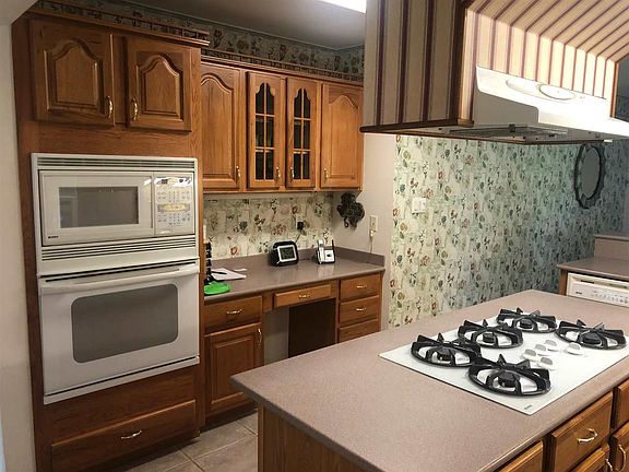 4th image of 586 Cypress Dr