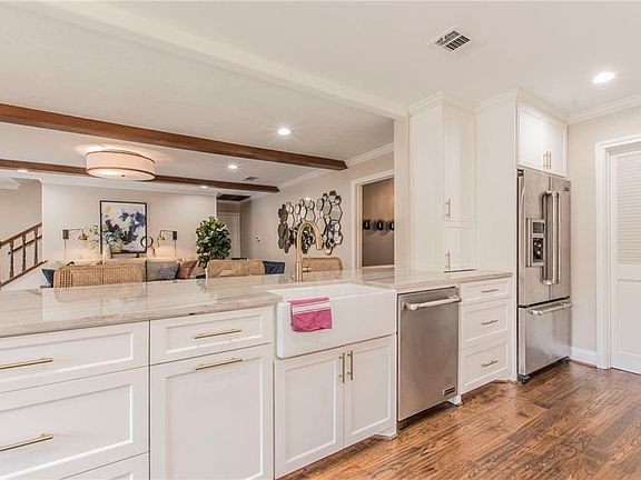 5th image of 2406 Skyview Dr