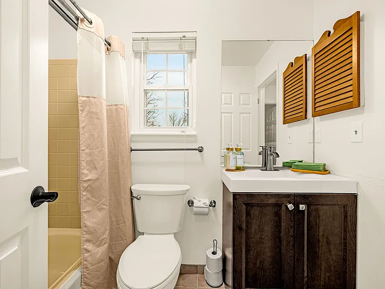108 Cobblestone Dr — Photo 5