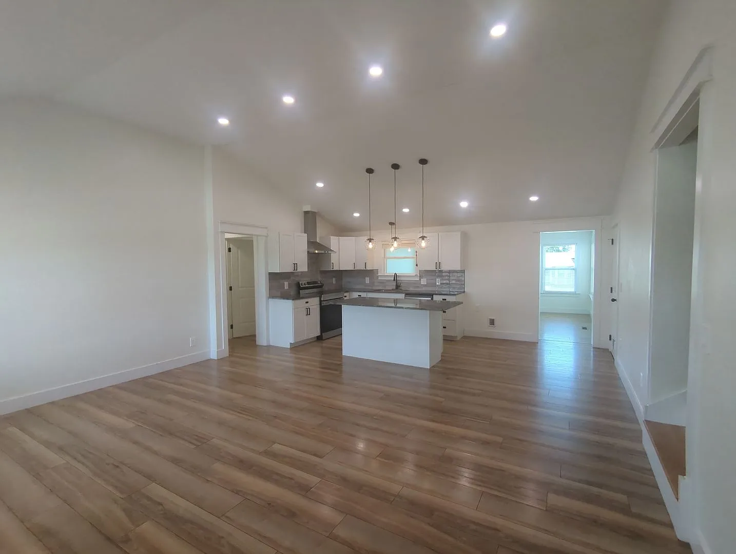 Nice Spacious House In Holly Hills — Photo 4
