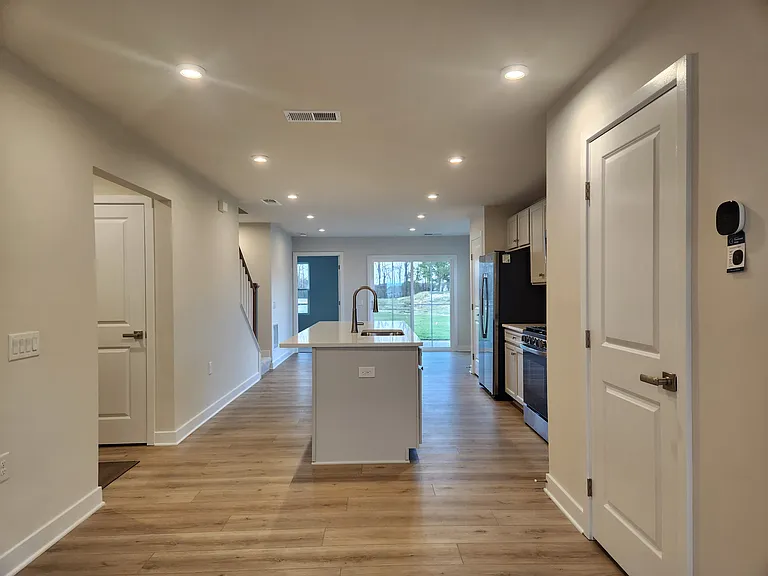 377 Waterside Sq — Photo 6