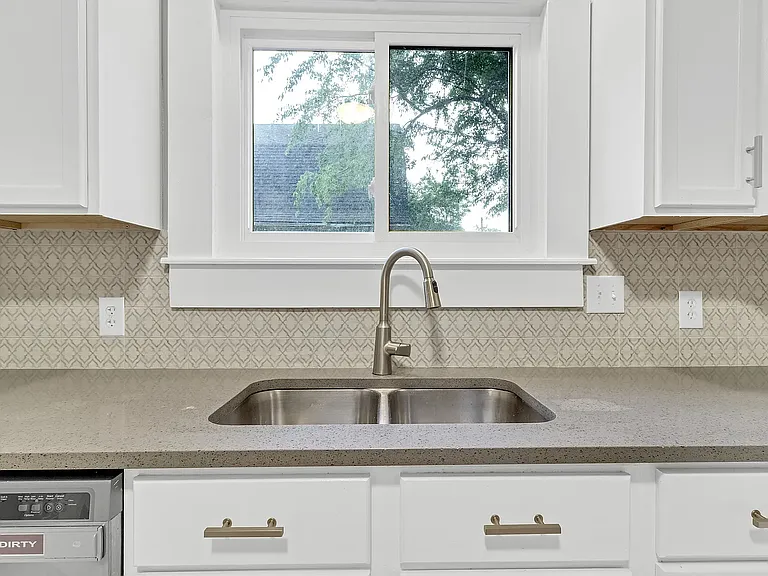 330 Bernard Ave — Photo 38