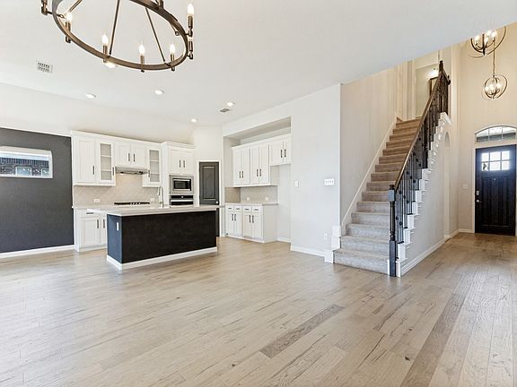 4th image of 1520 Eleanor Dr