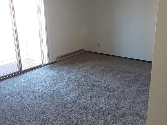 4th image of 1420 E Canby St #101