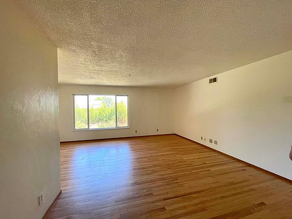 4th image of 7067 Golden Gate Dr