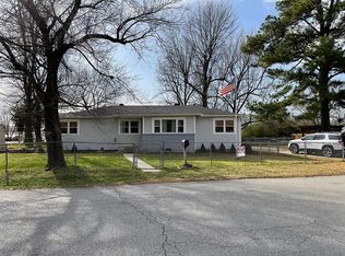 215 E Sunset Ave, Springdale, AR 72764