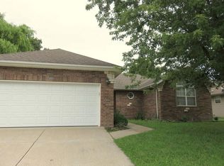 1003 Glen Oaks Dr, Nixa, MO 65714