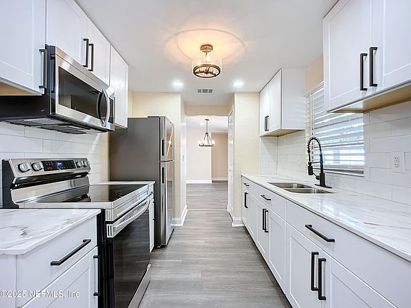 3rd image of 8140 JEANWOOD Drive