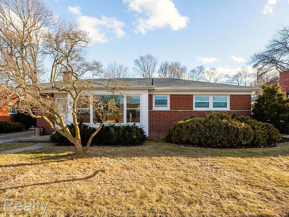 1st image of 34933 Elmira St